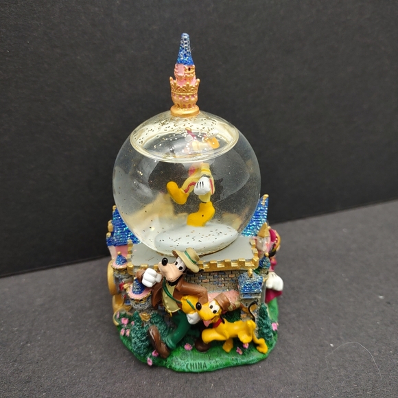 Disney Mickey Mouse & Friends "50th Anniversary Disneyland" 2005 Snow Globe - Picture 13 of 16